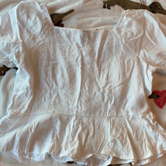 White top w/ buttons - Picture 4 of 4